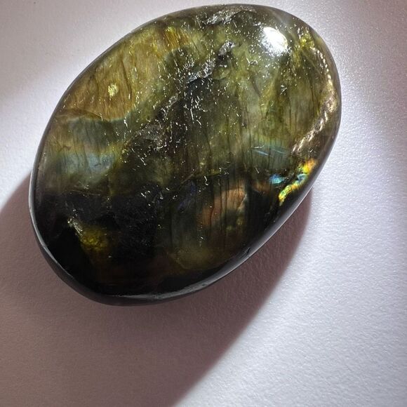 Labradorite Crystal Round Palmstone (4) - Picture 4 of 12